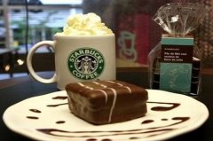 星巴克咖啡多少钱一杯？均价7元，排了半个多小时队，我觉得只买一杯